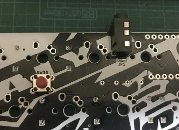 Mint60でTRRSコネクタとリセットボタン