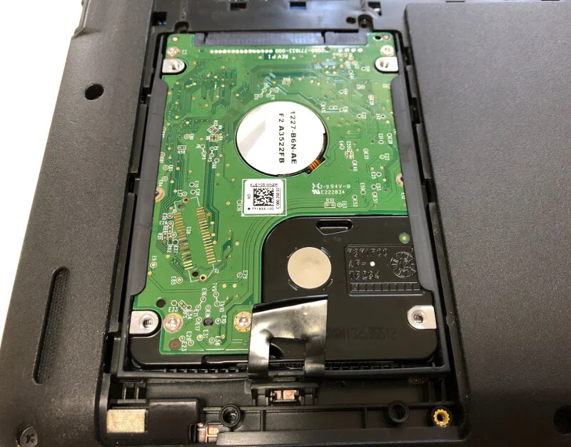 lenovoのノートパソコンThinkPadのEdge E460にHDDを入れたところ