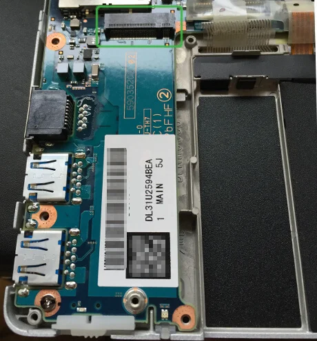 レッツノートRZ5のSSDの差し込み口