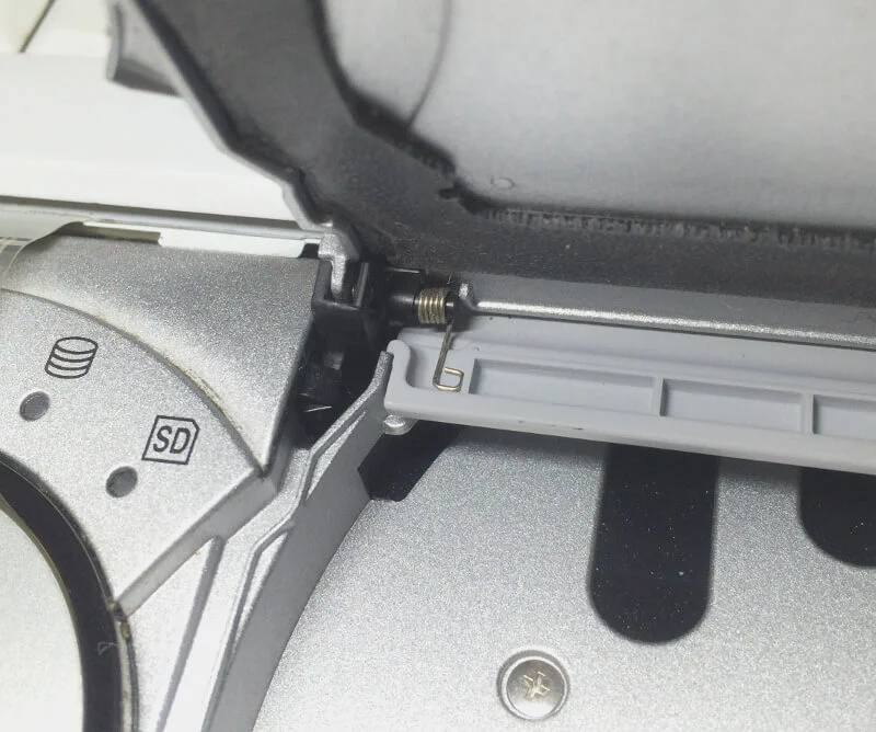 レッツノートS9のドライブ内のバネのはめ方