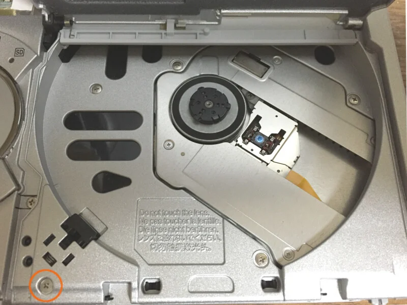 レッツノートS9のピストン部品を取り出す時のネジ