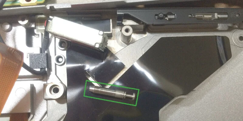 レッツノートS9の取り出したピストン状の金属部