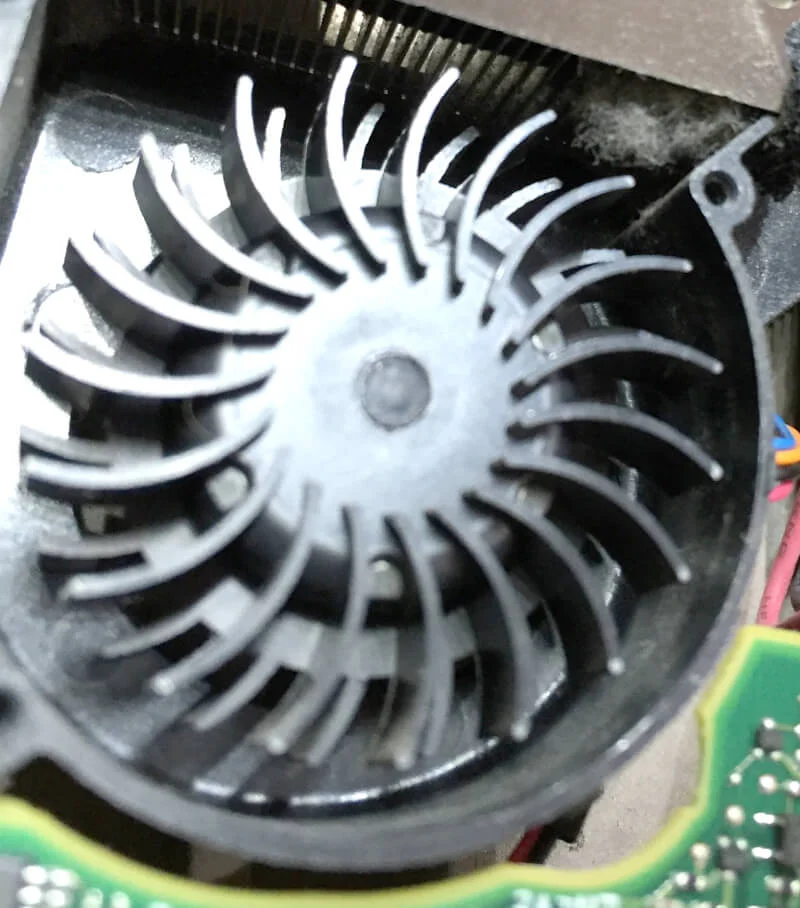 レッツノートCF-S9のファンは上と下で羽が別