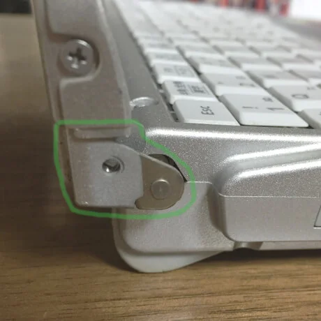 レッツノートS9のヒンジ部分のカバーも外す