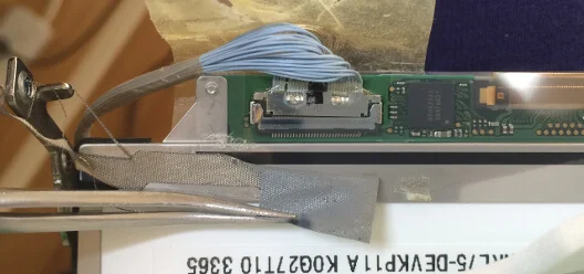 レッツノートS9のモニターケーブルを外す