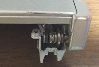 破損したネジの土台を応急処置