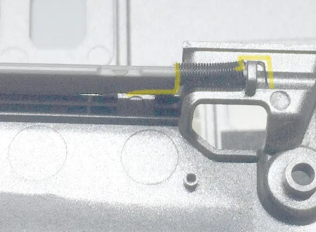 PCカードスロット入口フタ部分のバネ