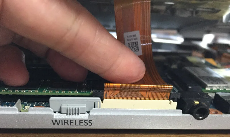 レッツノートNX2のキーボードケーブルを引き抜く