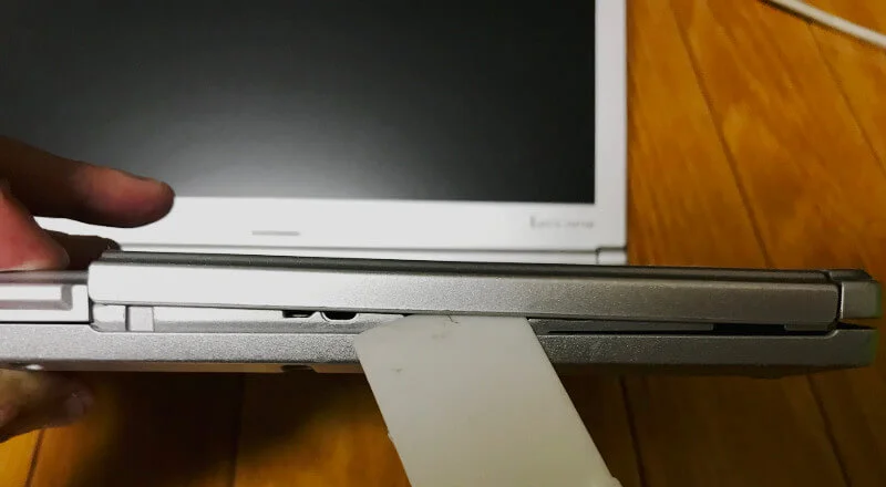 let'snote nx3のDVDドライブのフタを開ける