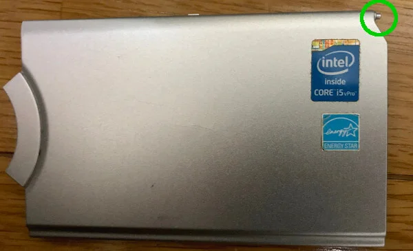 let'snote nx3のDVDドライブのフタの根元