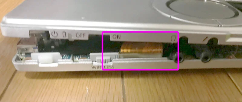 let'snote nx3中でカバーと接続されてるケーブル