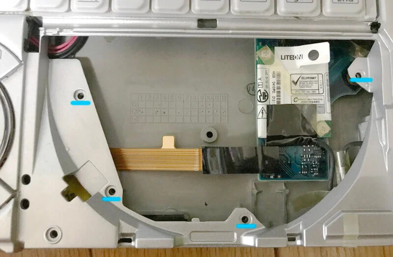 let'snote nx3のDVDドライブ内のネジを外す