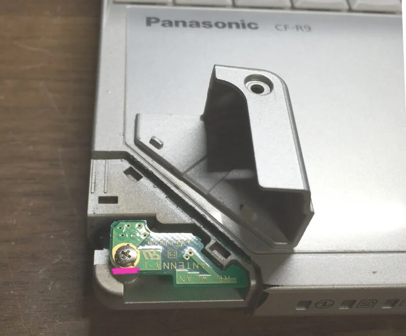 レッツノートCF-無線LANのネジ