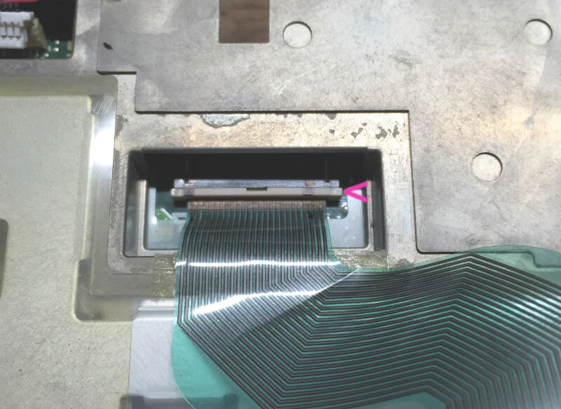 レッツノートCF-R9のキーボードケーブルを外す