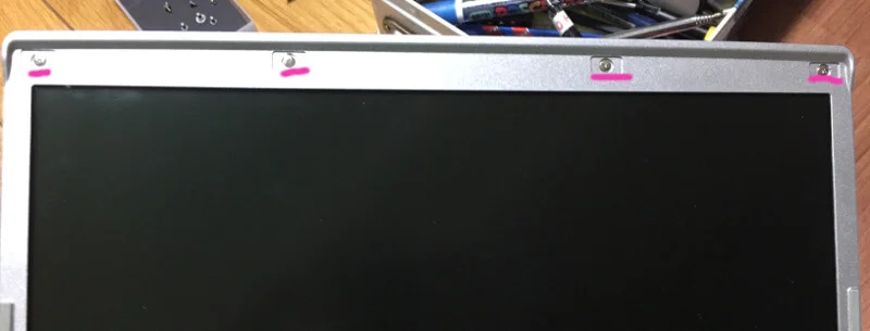 レッツノートCF-S10でモニター枠上の四つのネジ