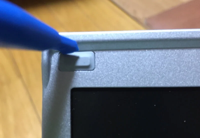 レッツノートCF-S10でモニター枠TOPのゴムパッキンをはずす
