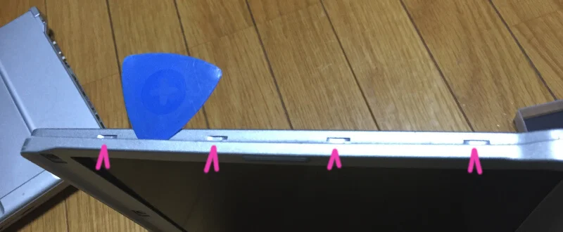 レッツノートCF-S10でモニター側面の爪は4箇所