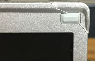 レッツノートCF-S10でモニター枠の端に割れ