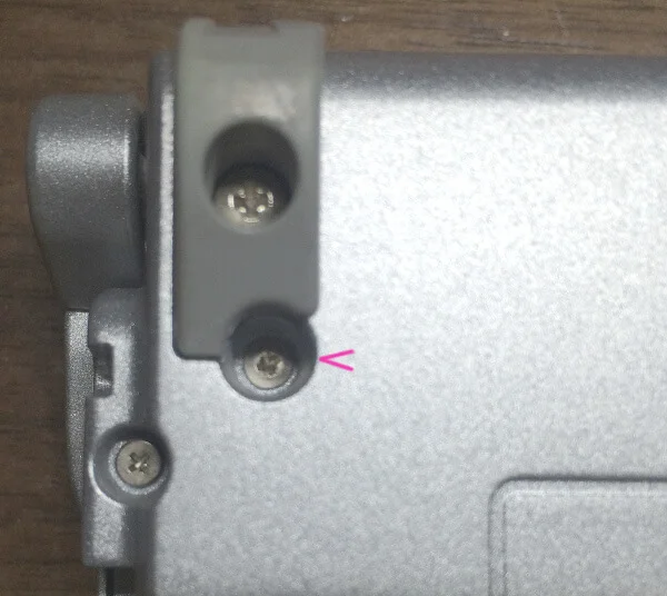 S9でキーボードねじがなめかかってる