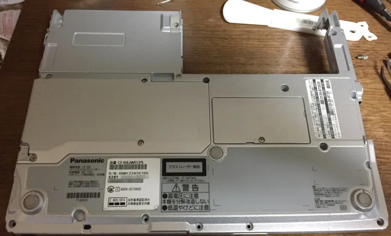 レッツノートCF-S9でニコイチするためのジャンクPCの底面-
