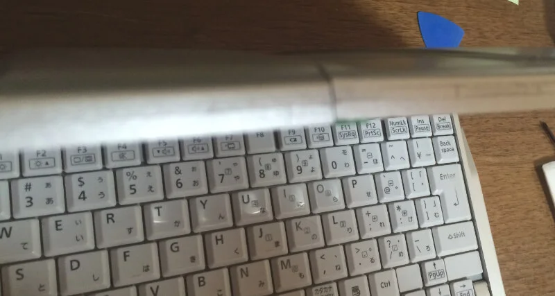 レッツノートCF-S10のジャンクPCが天板の端まで完全に割れている