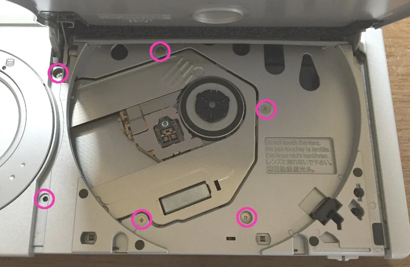 Let'sNote CF-Y7ドライブ内のネジ