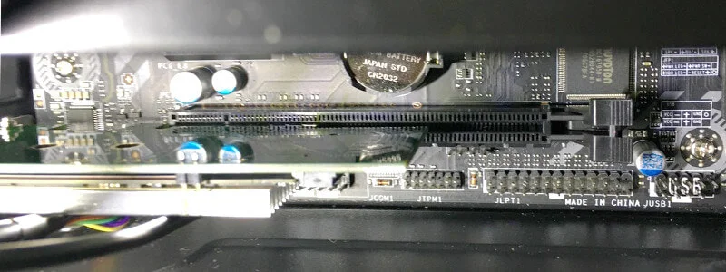 M.2増設のスロットを刺したところ