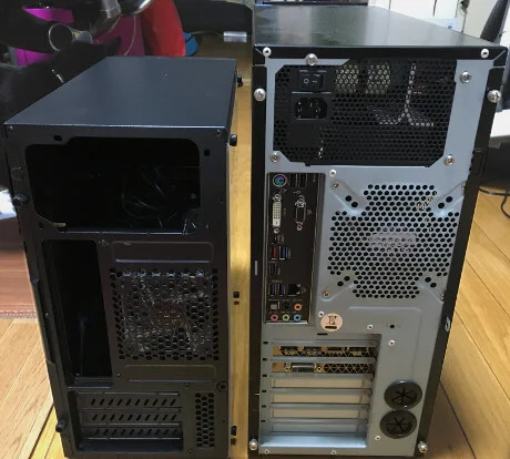 舞黒透と前のPCケース比較（後ろから）