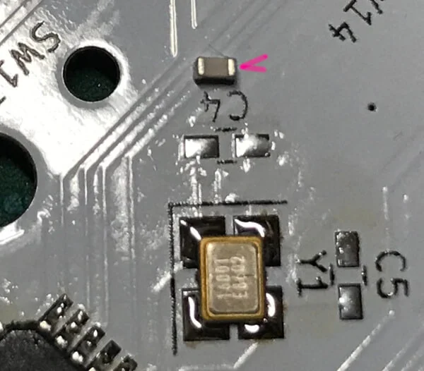 蚤サイズに小さいコンデンサ