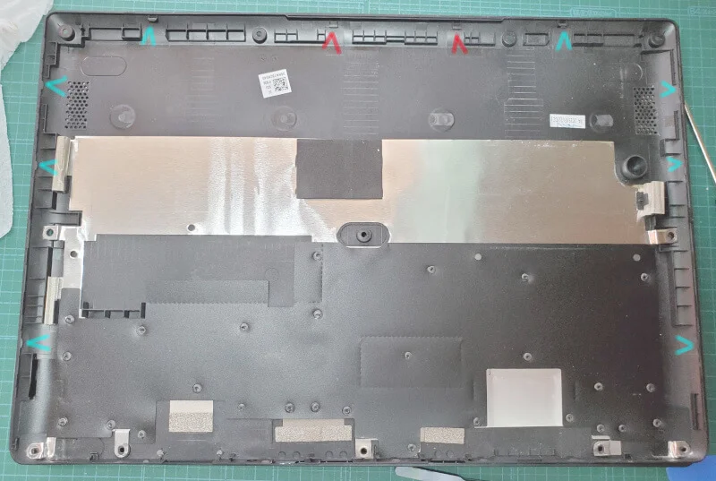 ノートパソコン「versa pro vkt13」を分解してSSDを換装する手順〜爪の箇所