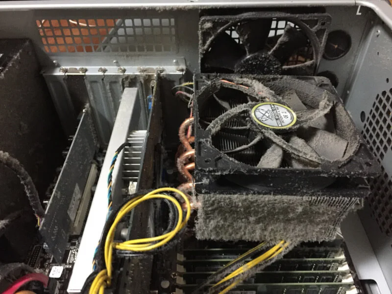 夫のパソコン掃除前