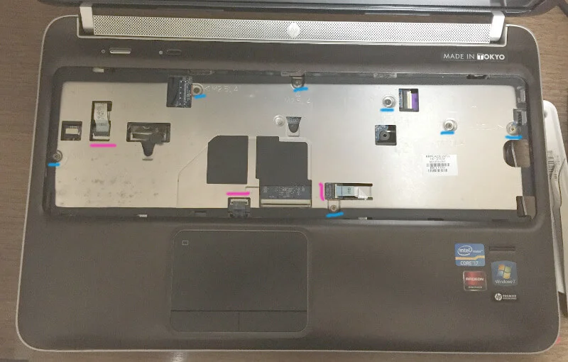 pavillion Pavilion db6のキーボード下のネジ