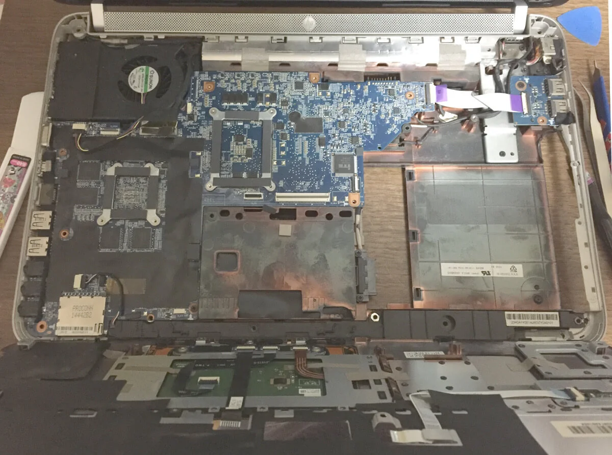 pavillion db6のトップカバーを開けたところ