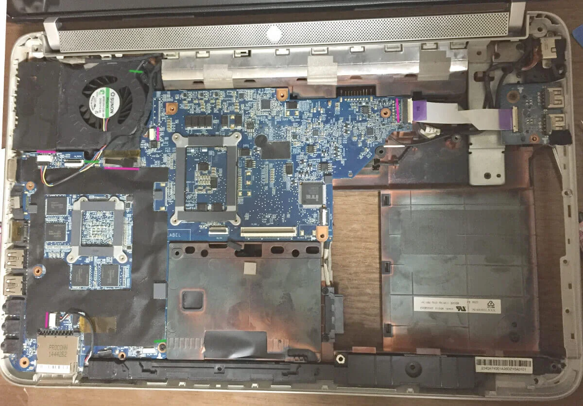 pavillion db6マザーボード上のケーブル