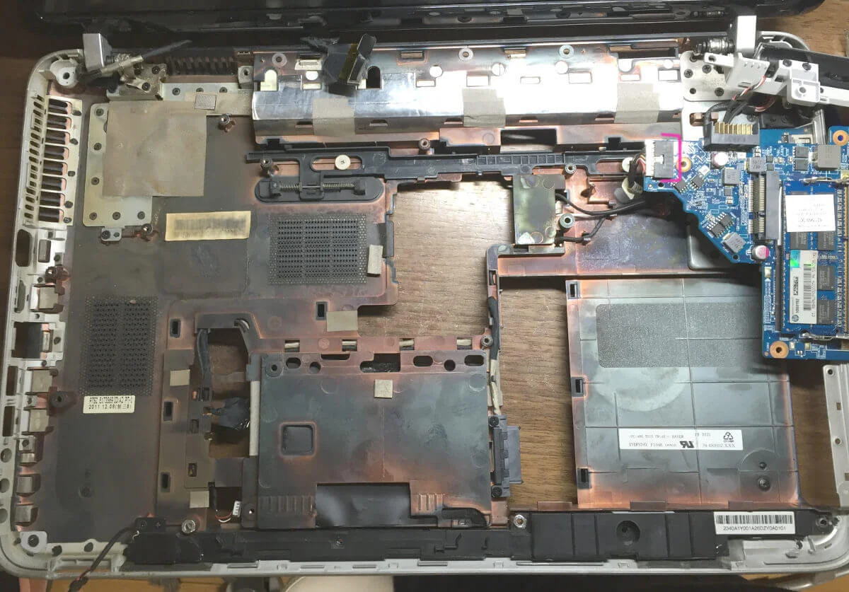 pavillion db6マザーボードをひっくり返したところ