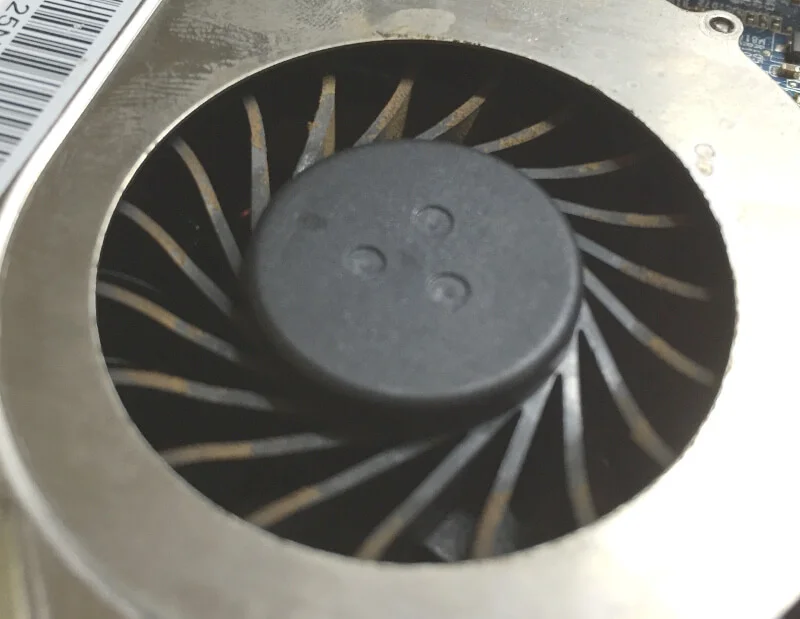 pavillion db6ファンに錆っぽい汚れ