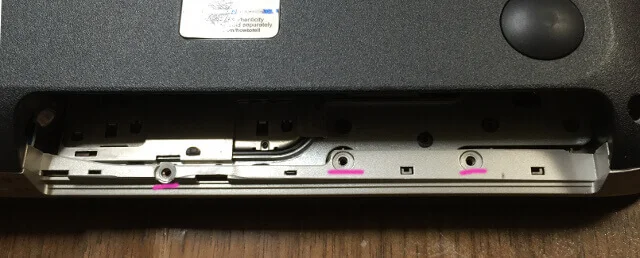 pavillion db6のDVDドライブを外したところ