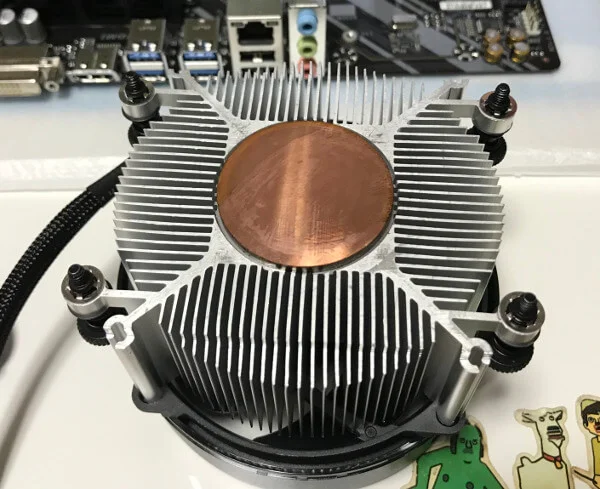 CPUファンの裏側をキレイにしたところ