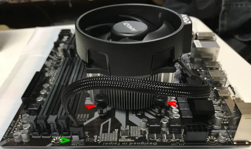 Ryzen7 1700のCPUにファンを載せたところ