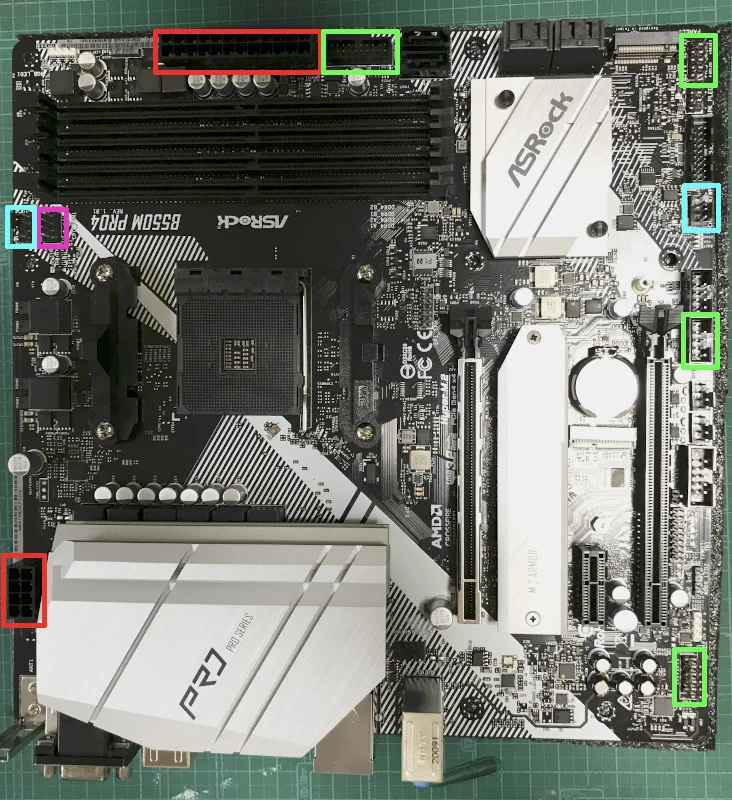 B550M PRO4のマザーボードに各種ケーブルやコネクタを挿す