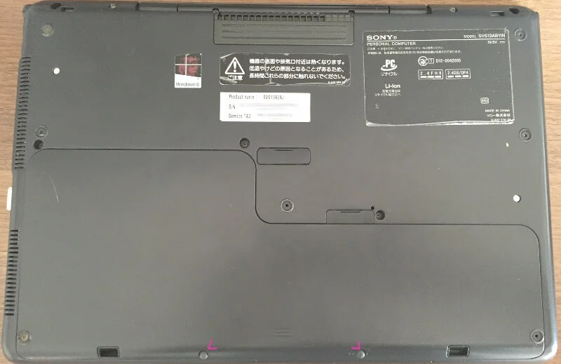 VAIO SシリーズのSVS13A2AJの底面