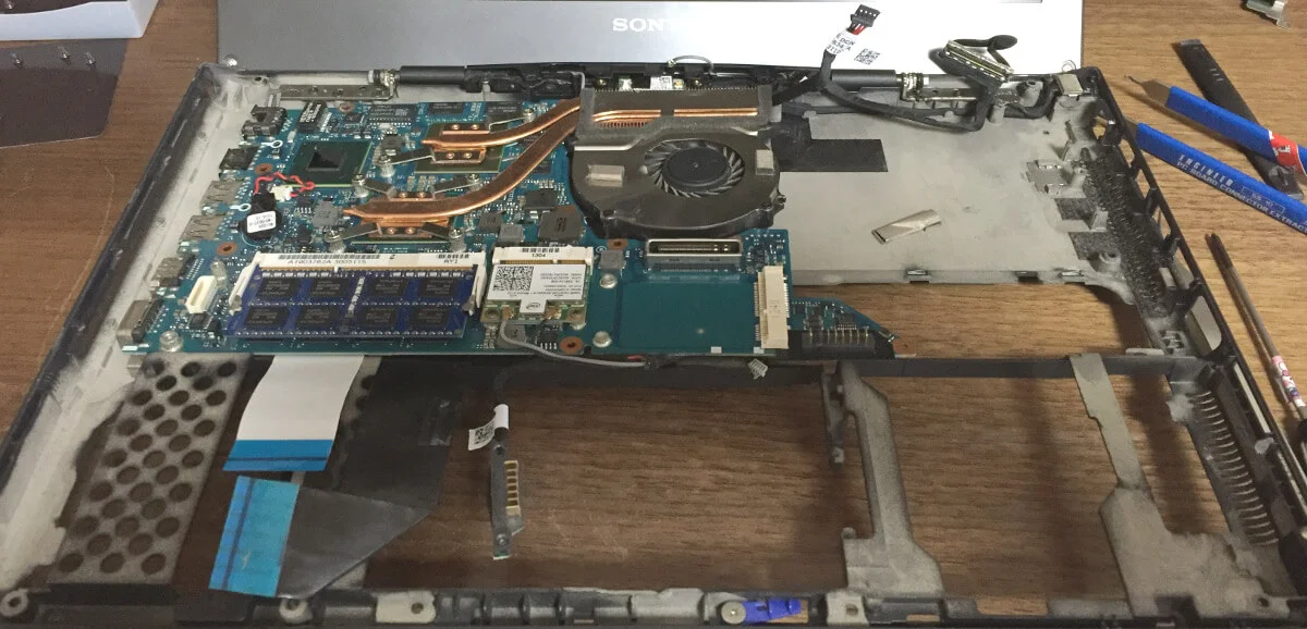 VAIO Sシリーズのマザーボードを外したところ