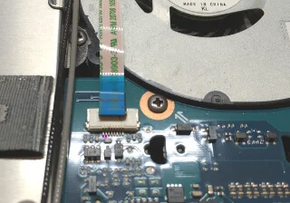 VAIO SシリーズのSVS13A2AJのマザーボードで分かりにくいケーブル