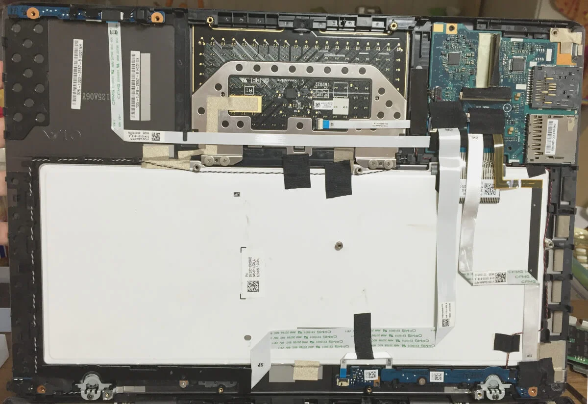 VAIO Sシリーズのトップカバーの裏側
