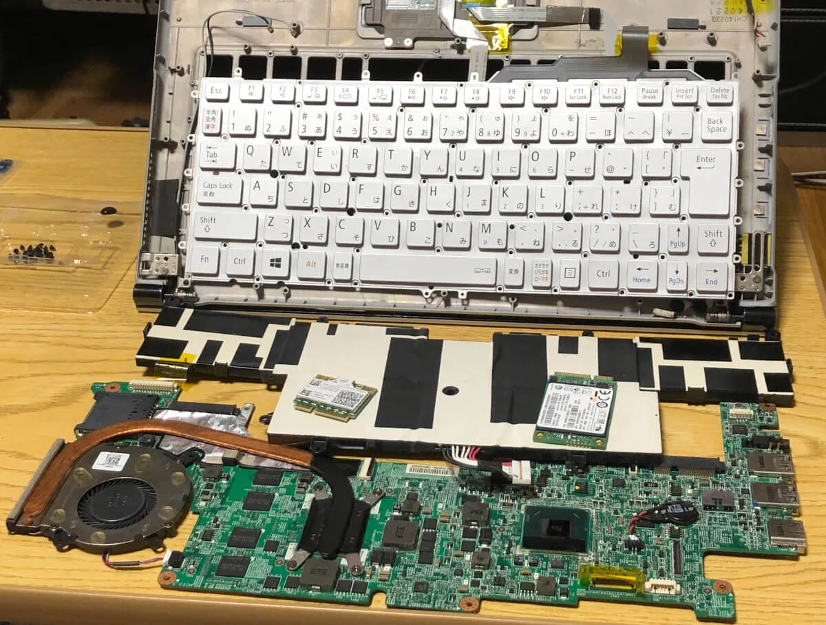 versapro vk19sg-fのキーボードまで外したところ