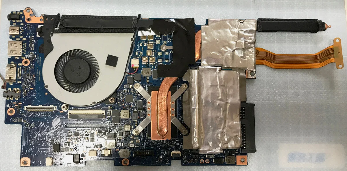 各種パーツを載せたUX303Unoマザーボード