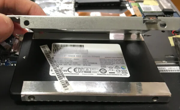 UX303UのHDDをSSDに変える