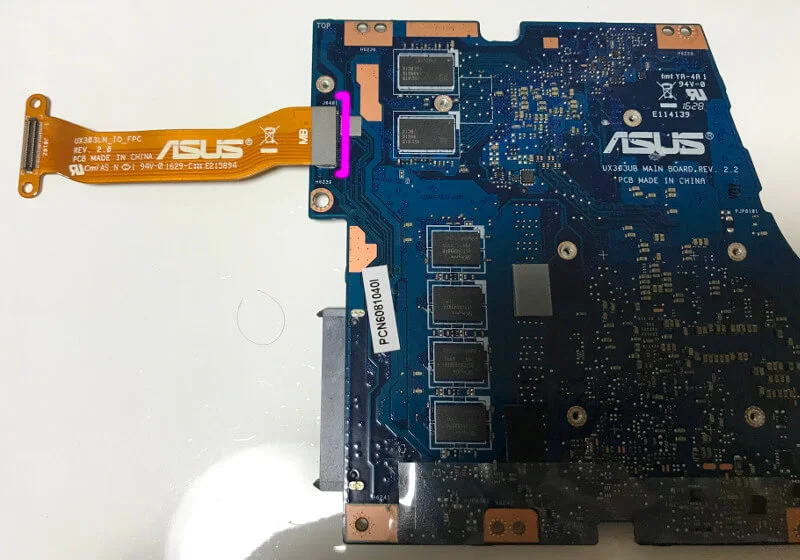 交換用マザーボードにケーブルをつける