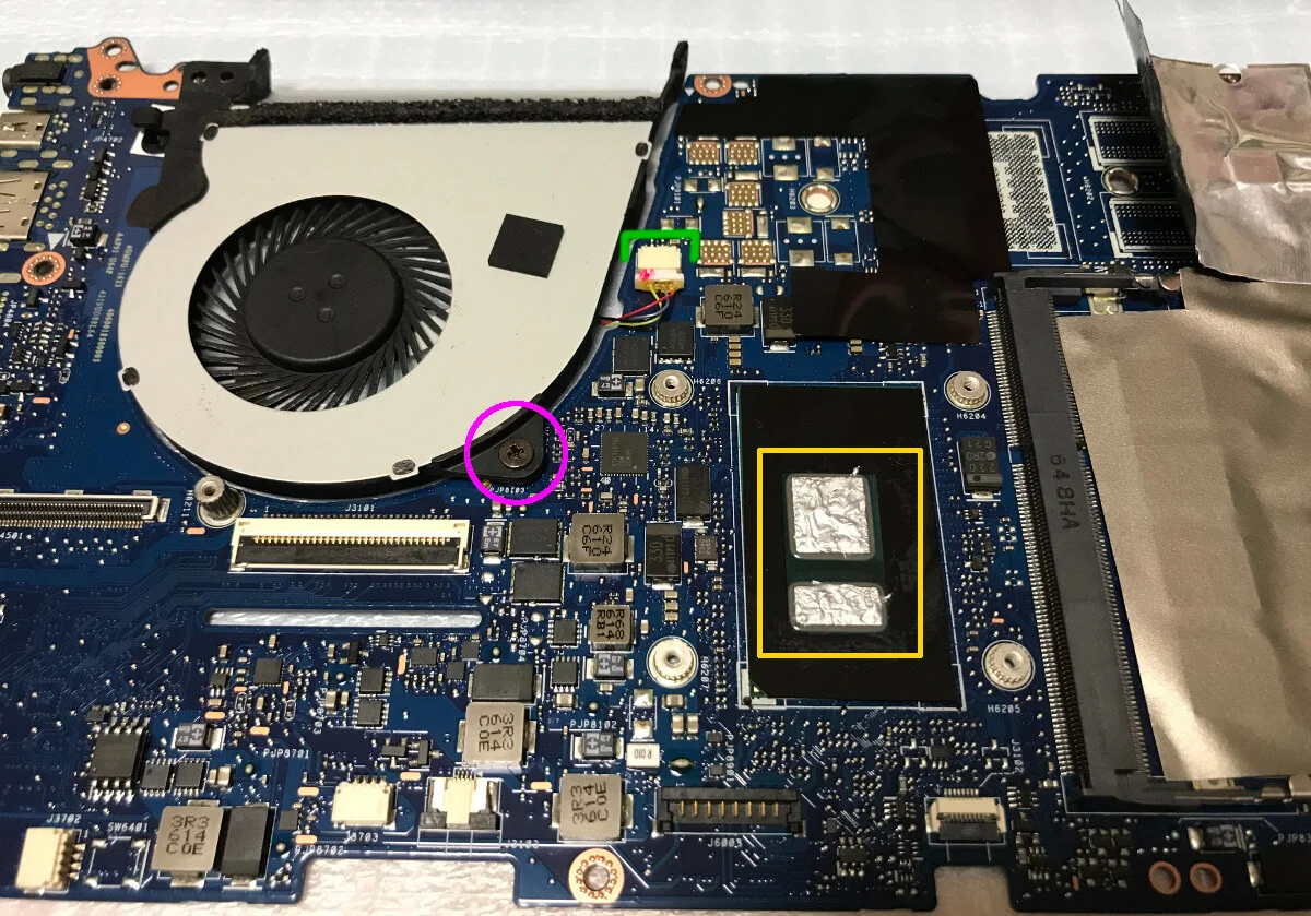 交換用マザーボードにファンを載せてグリスを塗る