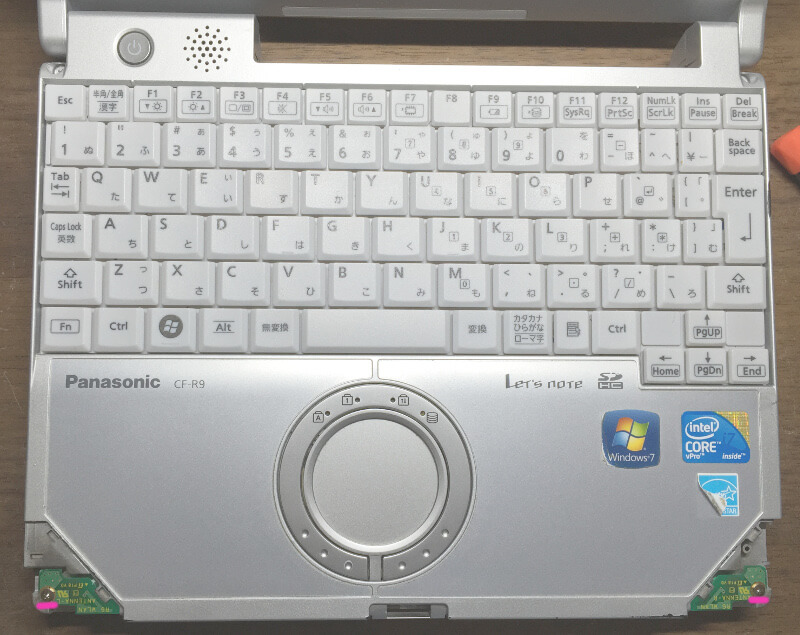 Panasonicのノートパソコン「レッツノートCF-R9」の分解手順を写真つき